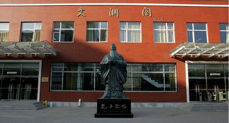北京这所211是国内最顶尖的政法大学，专业实力可与北大一战