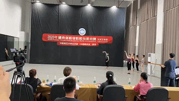 每日一笑：当电动车没电时，你是怎么回的家？