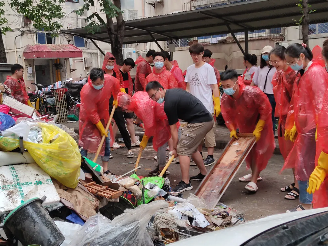 农大人的身影在前，我们“豫”难而上