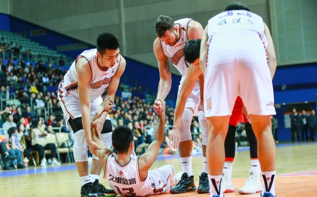 莫泰为什么离开cba(官宣！莫泰尤纳斯离开CBA！今年2月曾拒绝NBA合同)