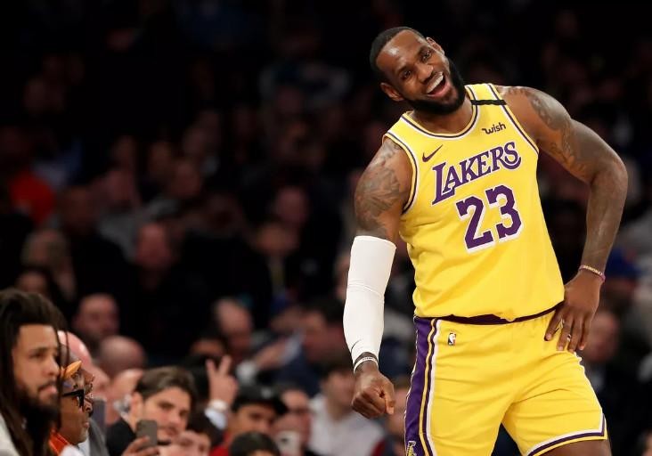 nba23号有哪些人(神之属性！盘点NBA身披23号的十大球星：前三名无争议)