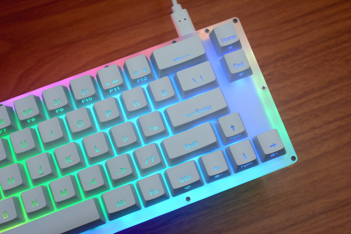 怎么让键盘发光(奇葩构想让键盘成为发光体,它是全新琉璃机械键盘)
