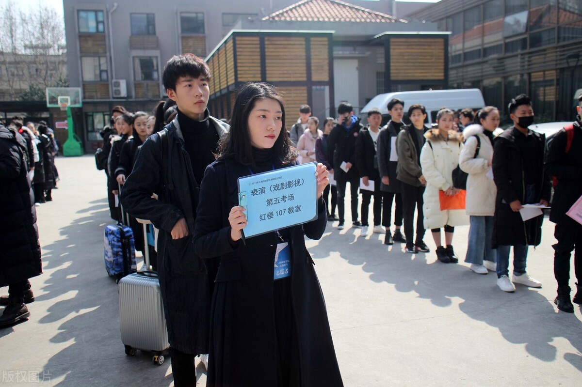 初中毕业能考成人高考吗？有什么学历要求？