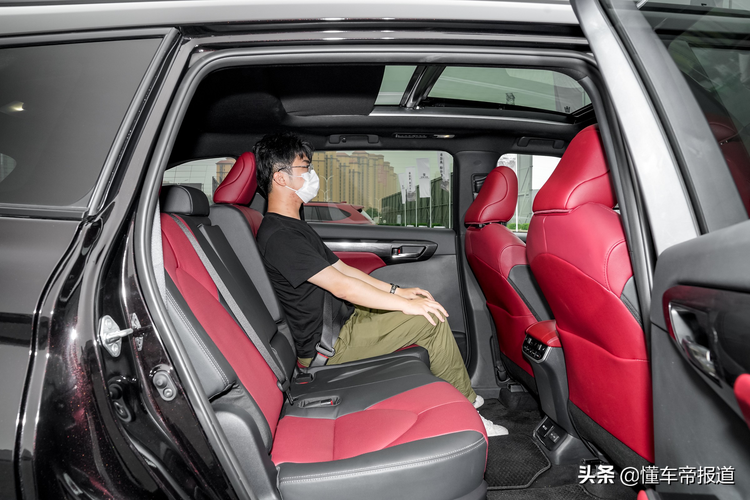 试驾｜同宗同源，却定位更高？一汽丰田皇冠陆放初体验