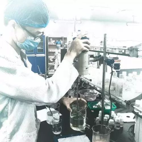 才知睫毛可后天生长！睡前涂睫毛自然增长1倍，短睫毛都看眼红了