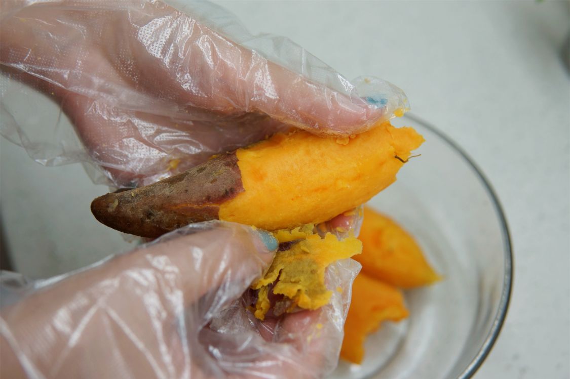 天冷，红薯和红枣是绝配，揉成团蒸一蒸，热量满满，松软香甜