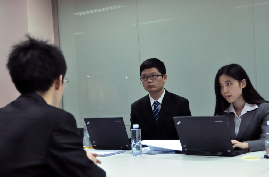 女生报考比较吃香的专业，将来发展前景好，有女儿的家长可以考虑