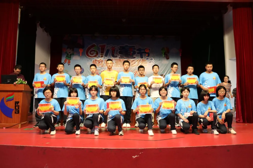 宁德市实验学校：坚守28天，中考的胜利将属于我们——初三年段举行中考市质检表彰大会和家长会