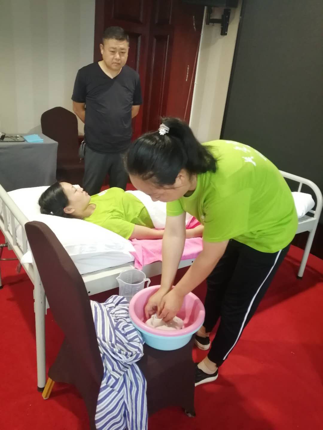 洛阳市养老机构护理员培训班今天下午圆满结束