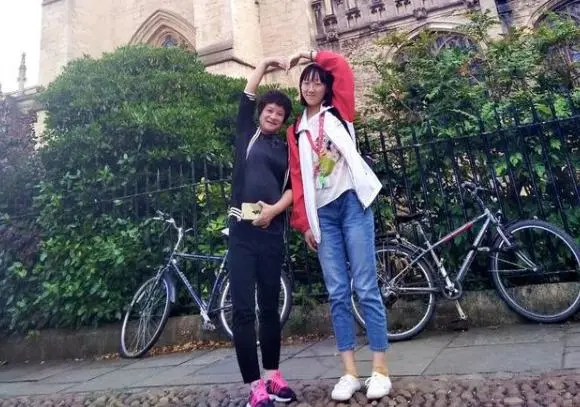 湖北高考状元唐楚玥考出725高分,看看她的作息表,这才叫真用功