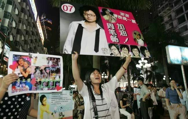 2010年,超女王贝携母整容命丧手术台,母亲私下和解的一幕耐人寻味