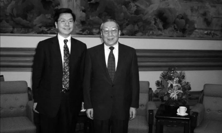 为什么李开复投资的传智进修学院，学生不用担心找不到工作？