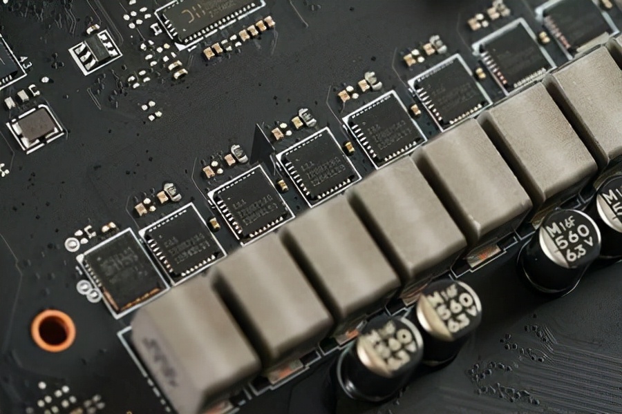 微星MPG Z690 CARBON WIFI暗黑主板评测：全面进化的暗黑之龙