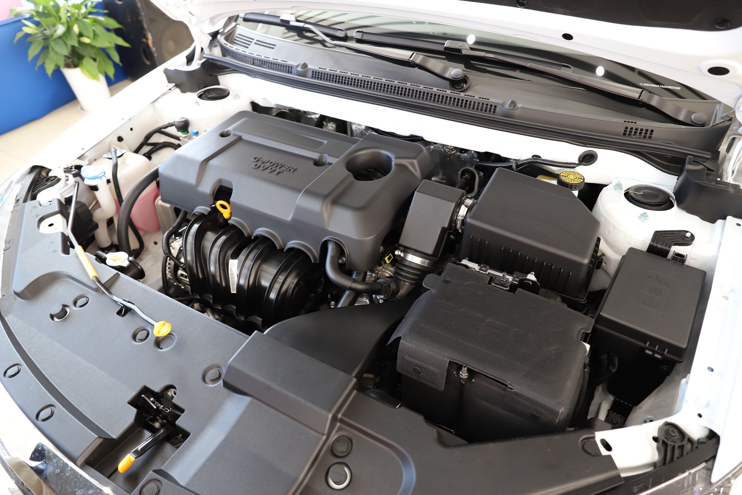 国民家轿热销12年 最低只要4.28万 实拍吉利帝豪UP