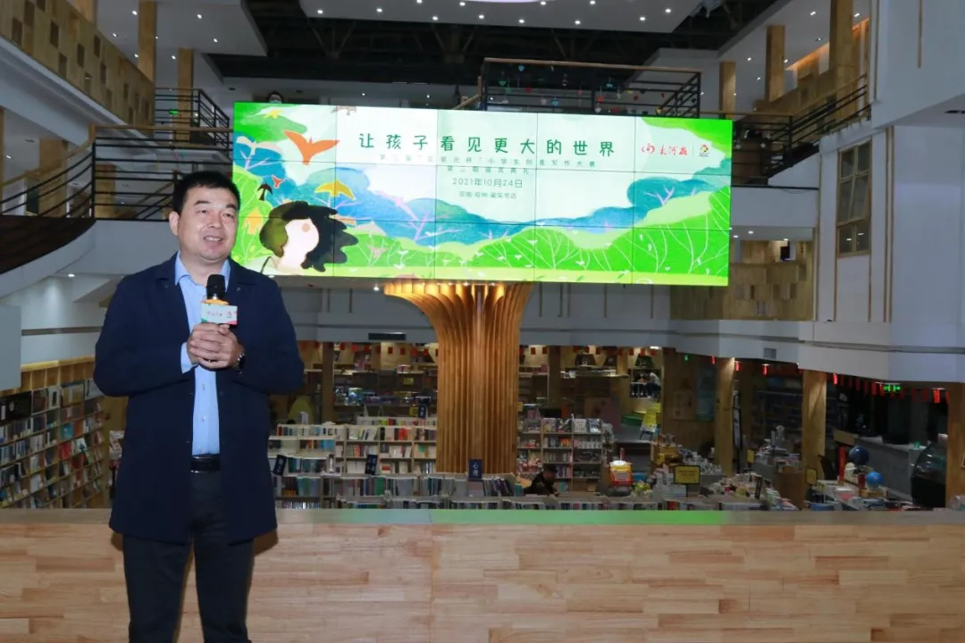 伴着书香，捧起大奖，这是“豆状元杯”小作家的高光时刻