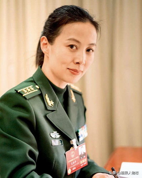 17岁上飞行学校33岁飞向太空，最美航天员，她的爱情才叫比翼双飞