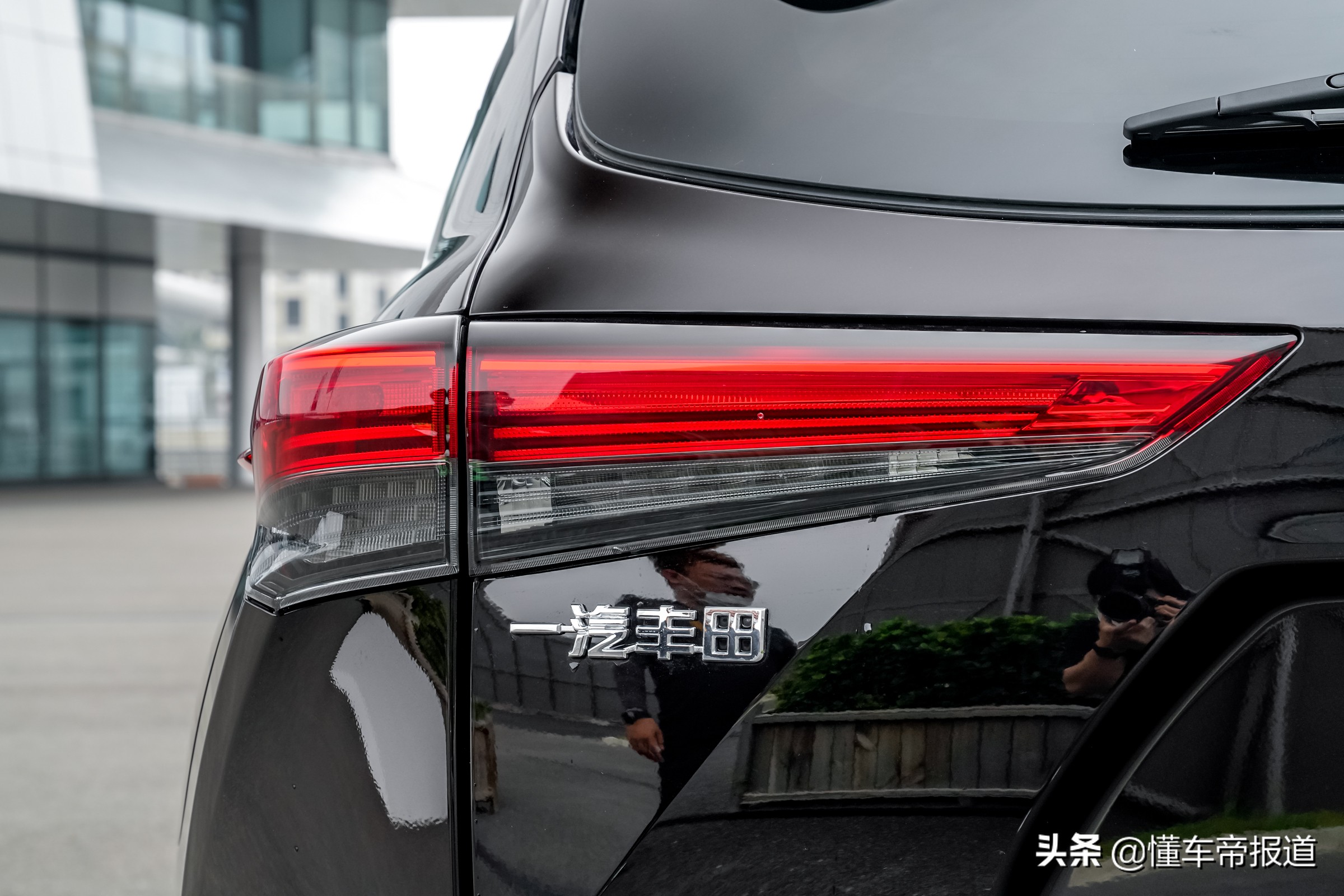 试驾｜同宗同源，却定位更高？一汽丰田皇冠陆放初体验