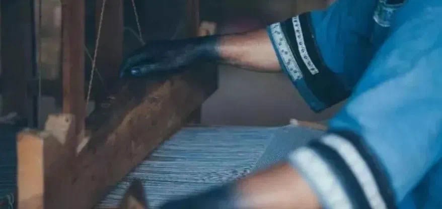 毕业季 | 来日后会相予期，布依绣娘送寄语