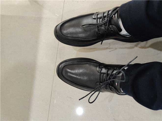 休闲皮鞋什么牌子好，百丽懒人一脚蹬软底休闲皮鞋怎么样测评