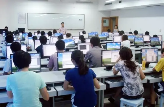 大学“挂科率”奇高的4个专业，补考未必能过，连学霸都难以招架