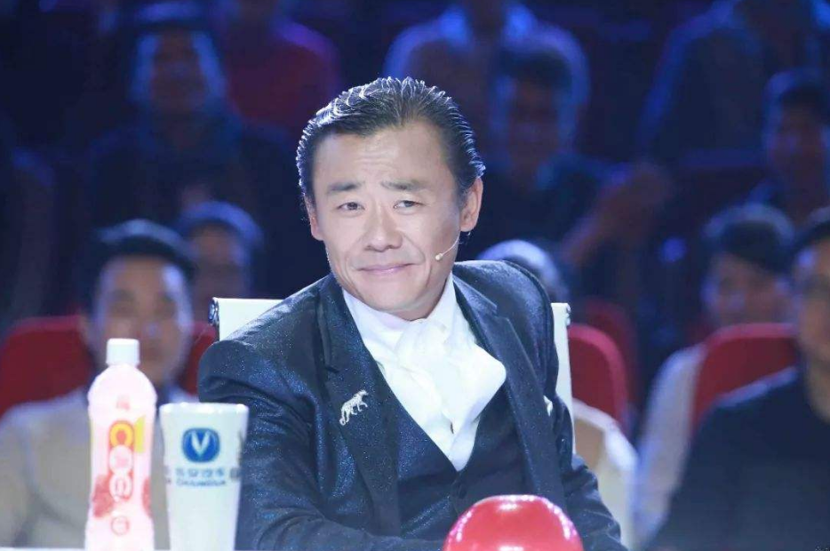 周立波从一夜成名到身败名裂，你以为自作自受？其实背后隐藏秘密