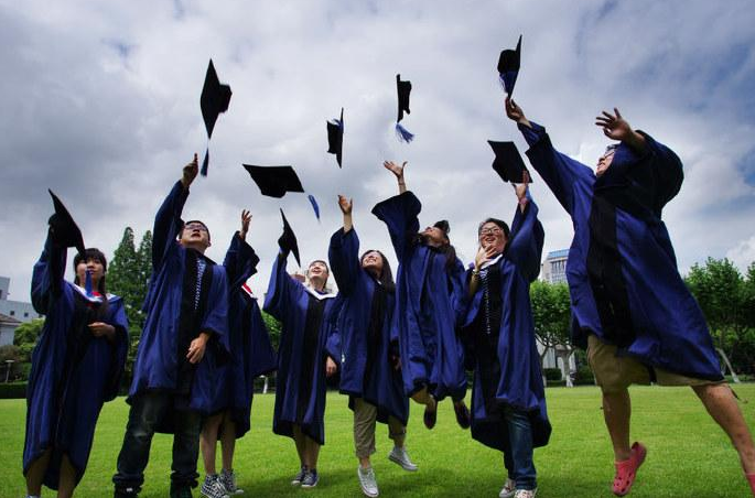 上海一所私立学校，每年学费高达98万，家长却挤破头想让孩子上