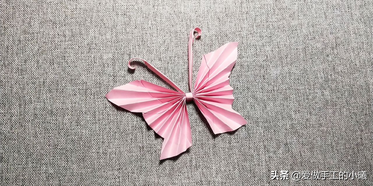小蝴蝶折纸教程：简单几步教你折出可爱蝴蝶