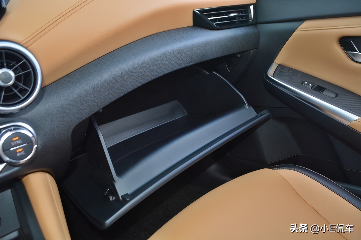 外在热情奔放，驾驭沉稳舒畅，NISSAN Sentra试驾