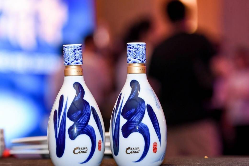 定价3199元,汾酒新品"青花汾酒40·中国龙"与20,30,30复兴版有何区别?
