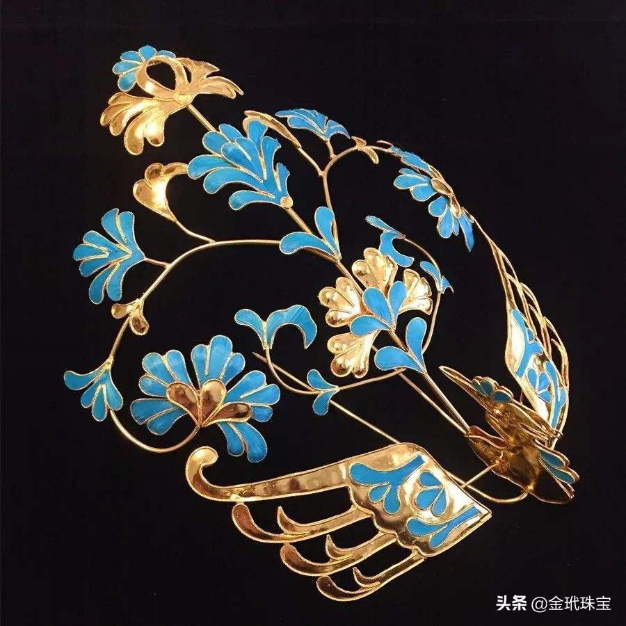 清朝盛行的点翠工艺，有多残忍？一套贵族首饰要杀害数百只翠鸟