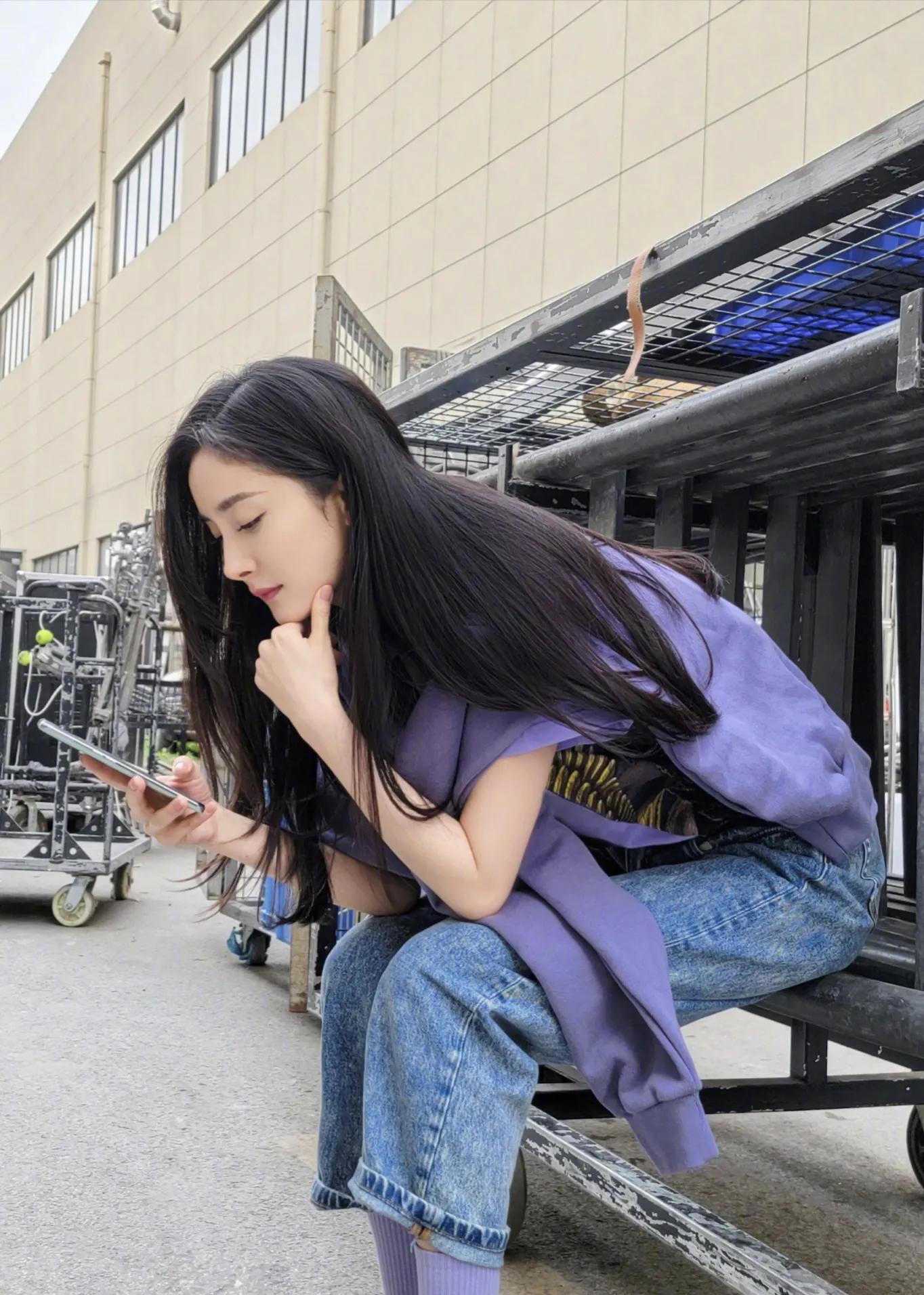 杨幂新签8名艺人,颜值跟热巴张彬彬等前辈差距太大