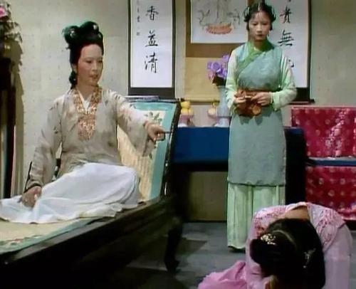 金钏之死隐藏伦理与风月丑祸！薛宝钗主动插手，王夫人给她下马威