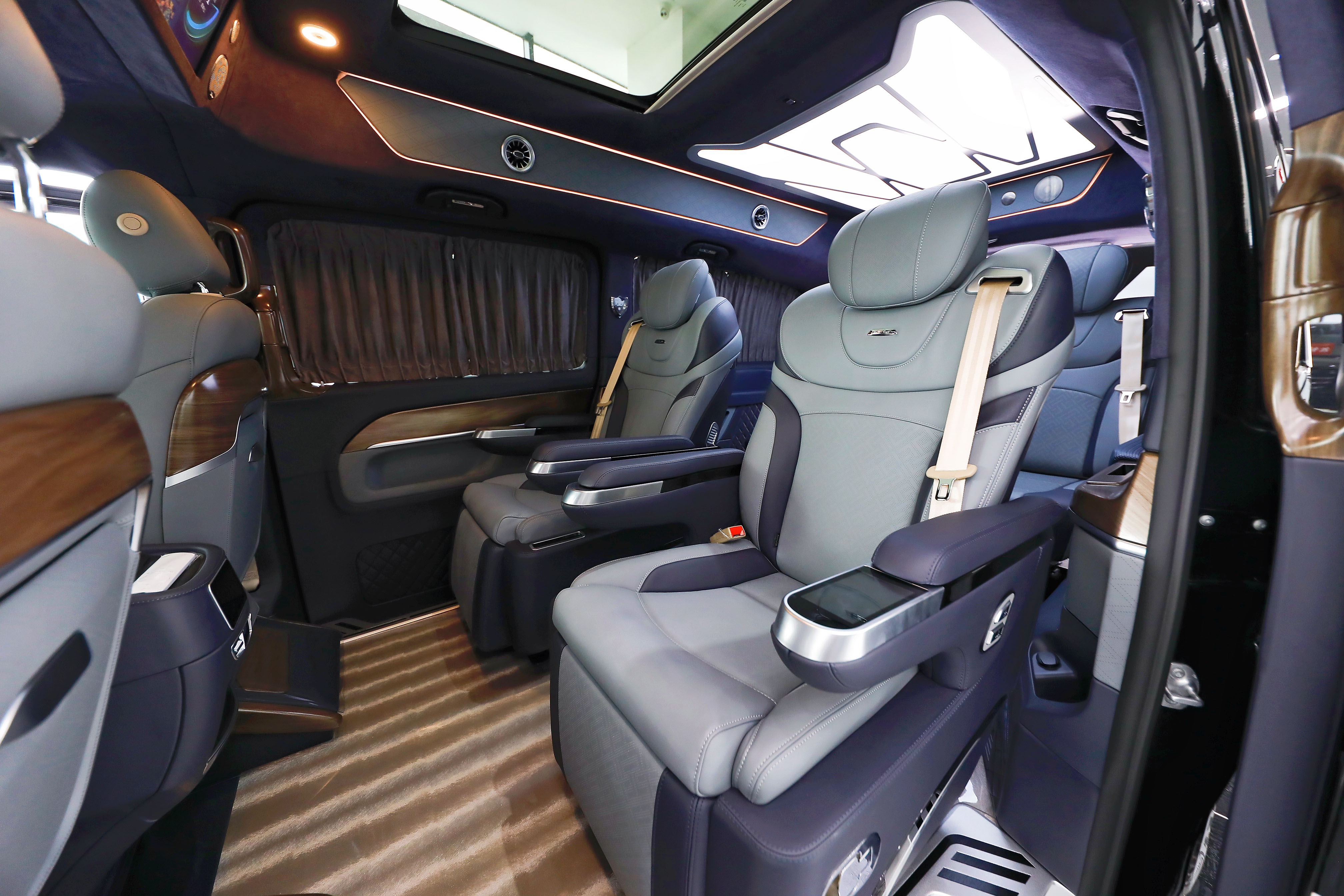 揭秘奔驰商务车内幕:除了豪华的外观内饰,买车要注意哪些问题?