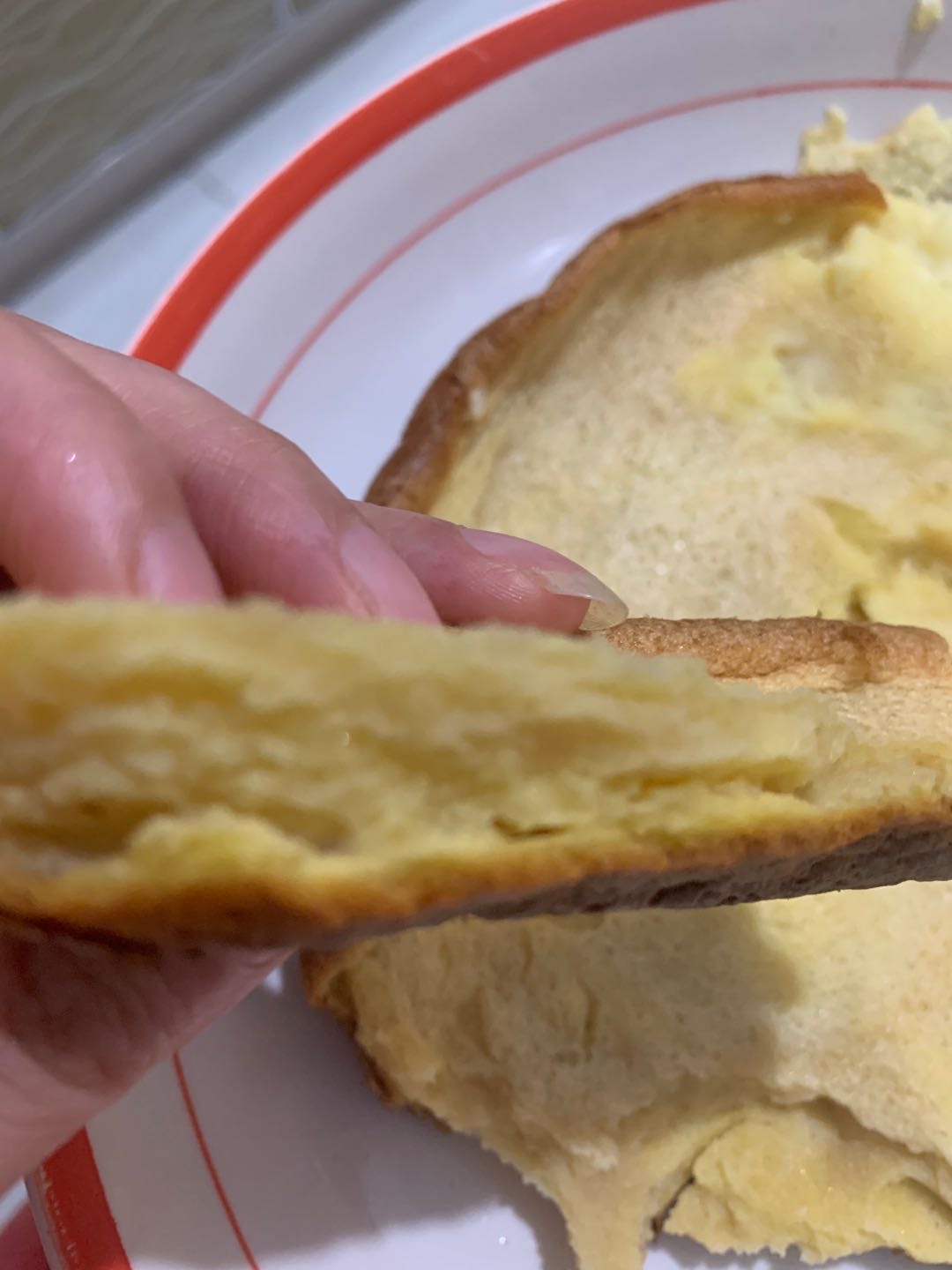 别人做的电饭锅蛋糕又松又软，而你的又扁又塌？蛋白打错了