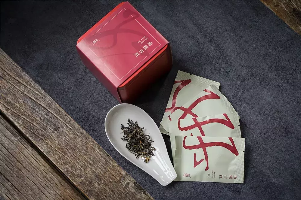 龙泉青瓷暖丘杯，一杯敬来年，一杯暖浮生