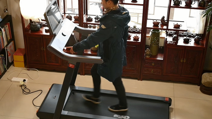 随时开启专业健身，安全低噪不扰邻，体验会追剧的赤兔Air跑步机