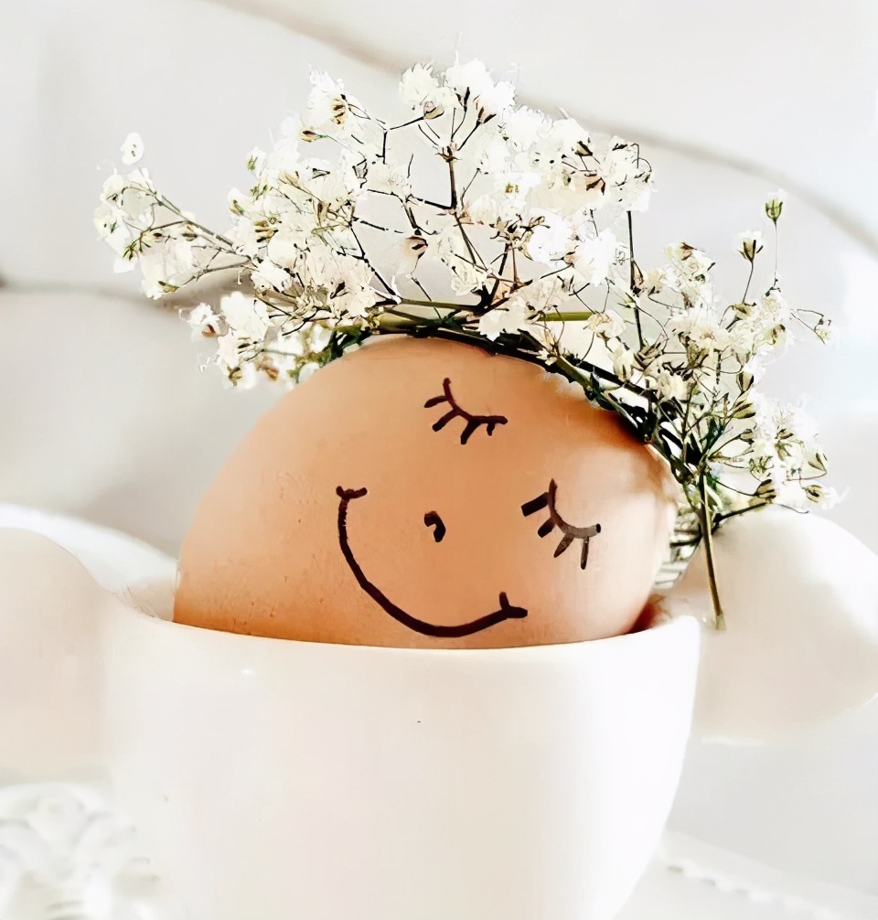 鸡蛋画画(在鸡蛋上画画,充满童趣,大人孩子都喜欢,diy创意手工)