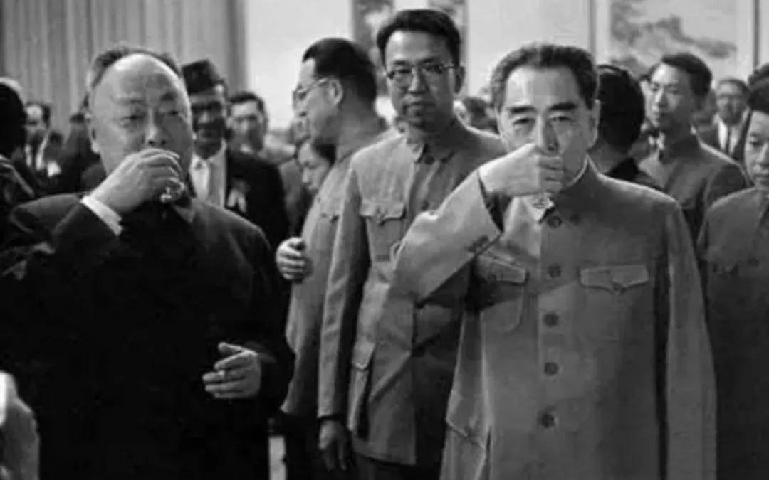 毛主席请陈毅吸烟，他说：戒了，毛主席：你有志气啊