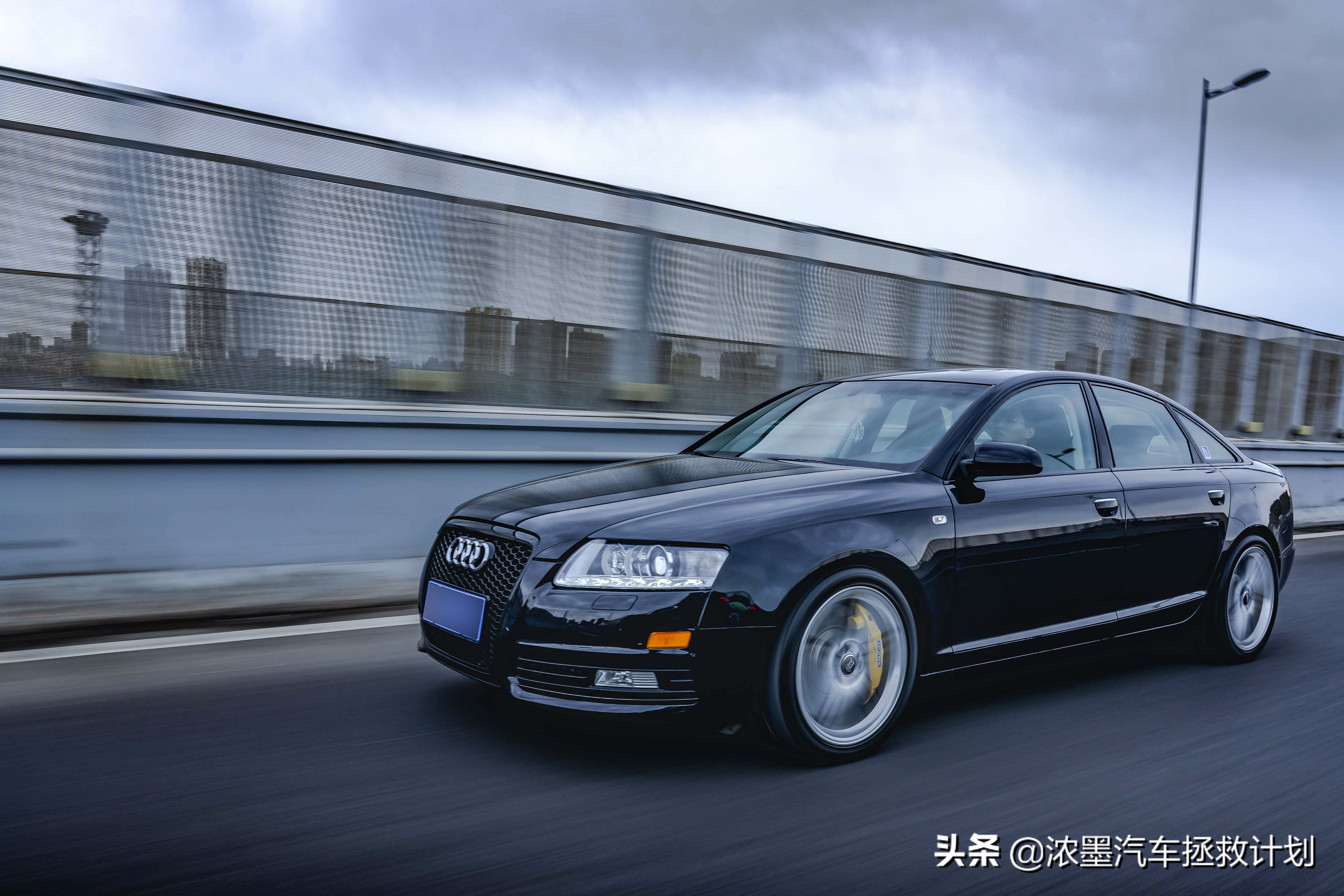 「志在千里」自用奥迪a6武装rs6内饰,带你领略溢出屏幕的震撼感