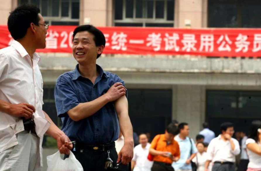 寒窗苦读四年警校，最后却无缘公安联考，只因哥哥一个不小心