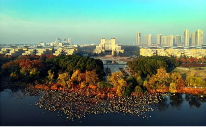 胡耀邦题写校名！全职院士“坐镇”！湖北这所高校还走出全国冠军