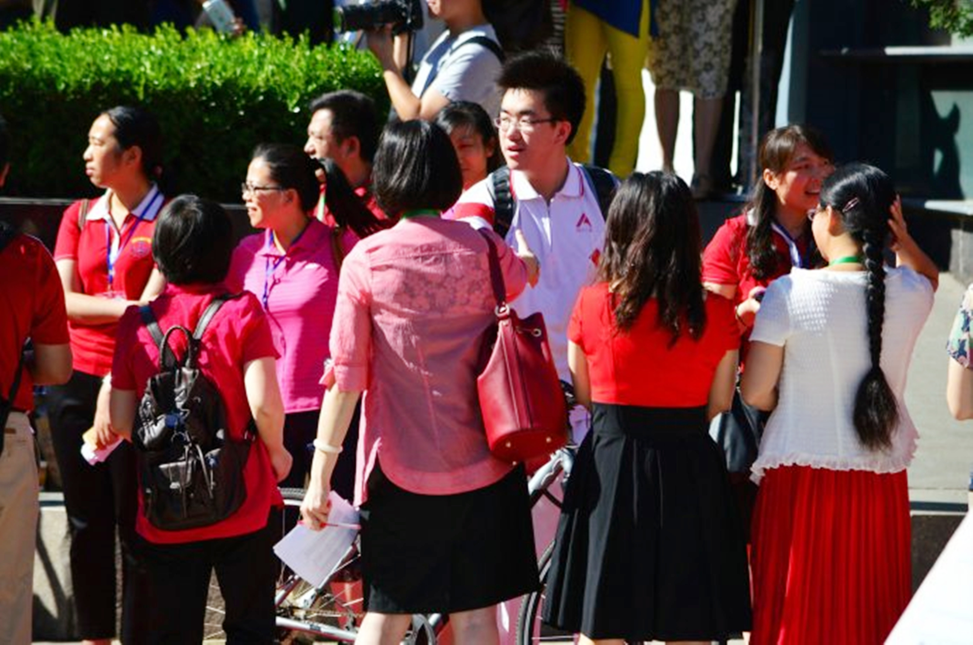 高考提前批录取分数线公布，211大学提档线为489分，考生追悔莫及