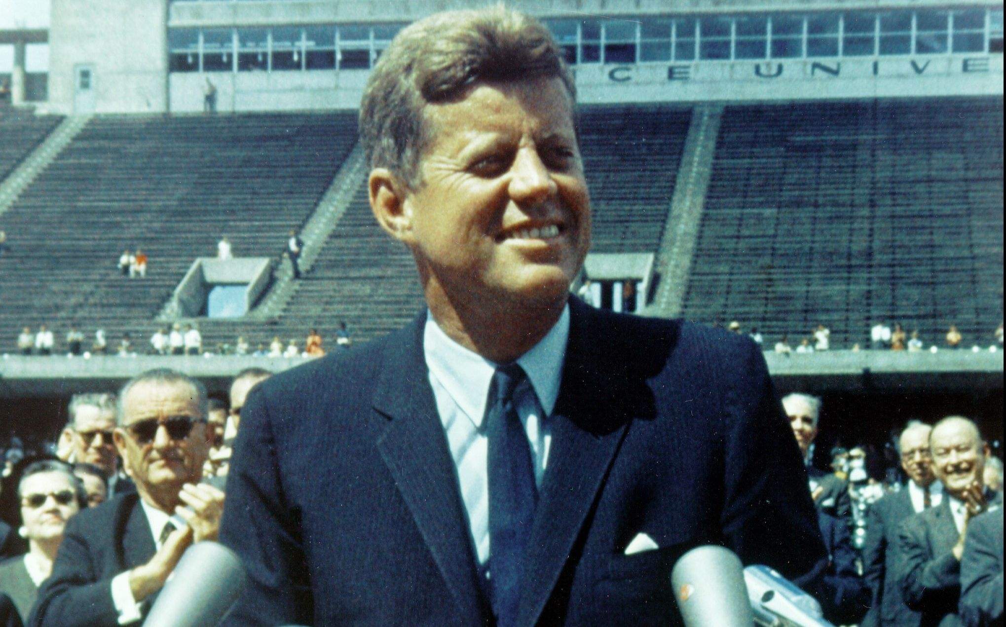 1961年5月,时任美国总统的肯尼迪发表演说,宣布要倾全国之力进行载人
