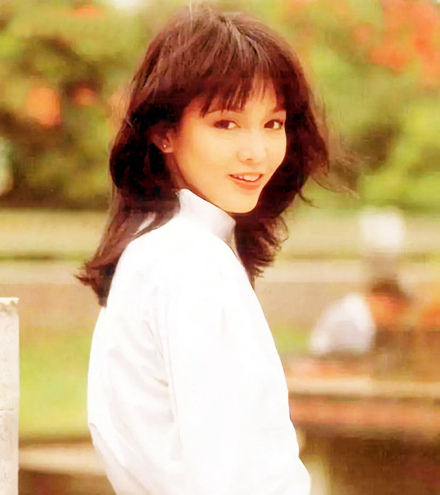 吕方，为何苦恋大自己7岁的郑裕玲16年？揭秘2人的“风流”往事…