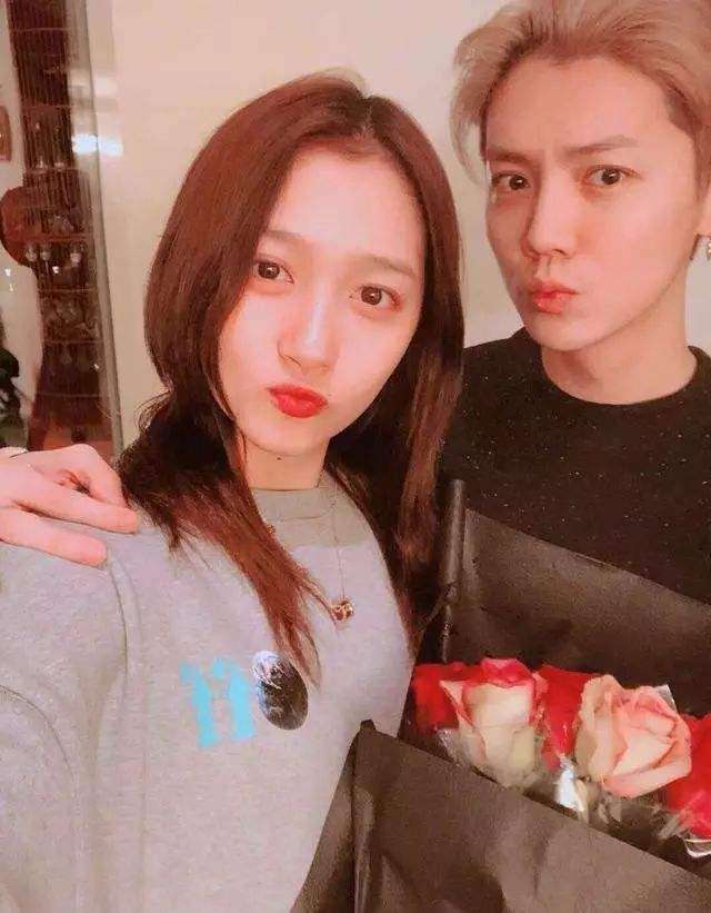 鹿晗关晓彤：爱情是恋人间的含蓄与羞涩，而非随意的热情和亲昵