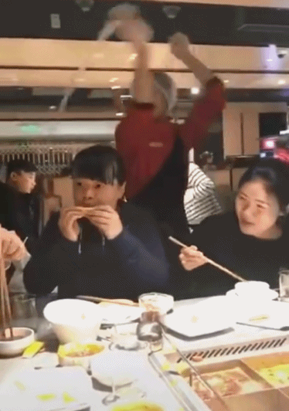 在网红饭店看土味表演，是我经历过最尴尬的事