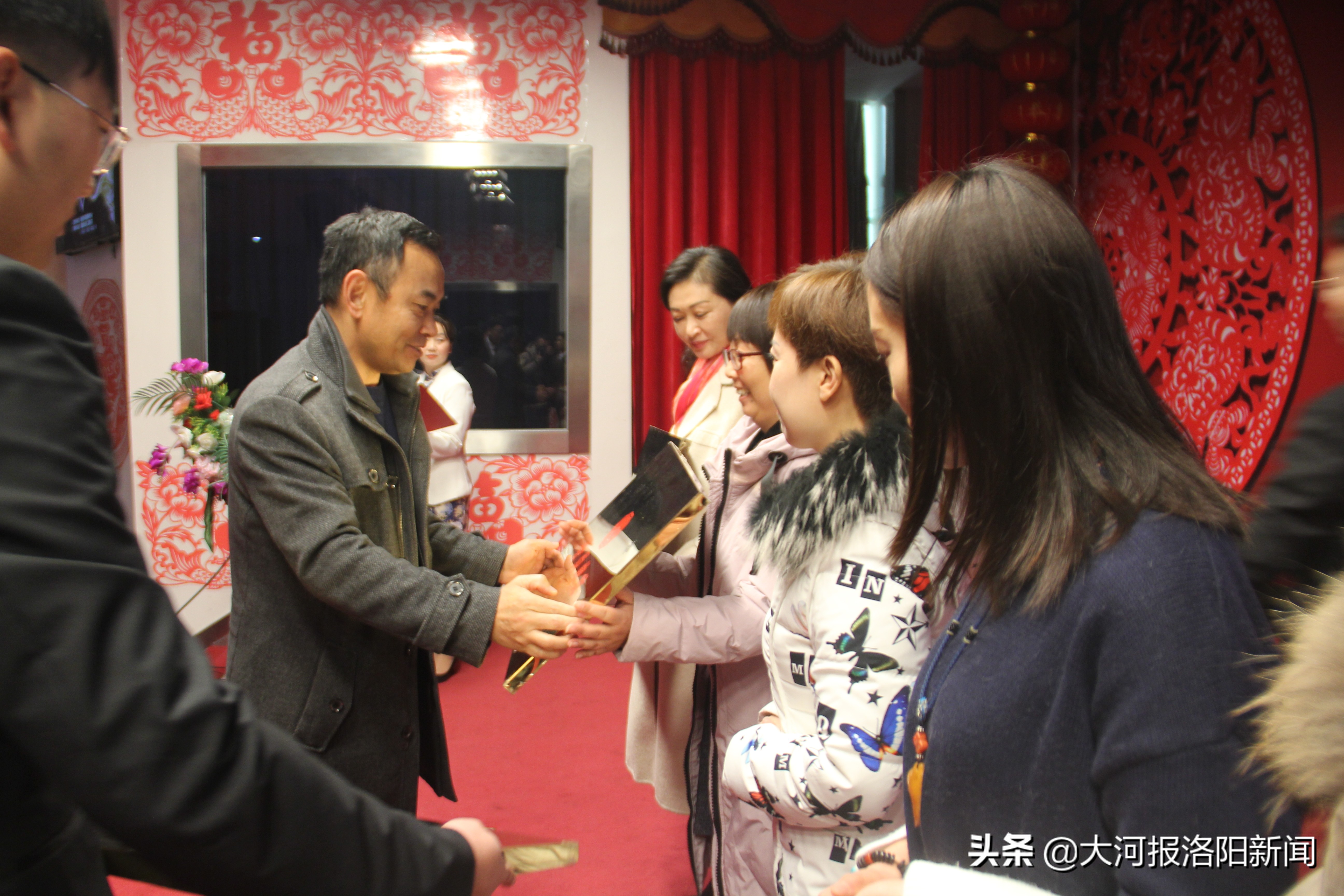 洛阳市育婴师协会举办首届年会，《月子会所行业行规》开始试行