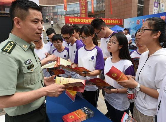 大学生应征入伍，两年退役后，能拿到多少钱？有参军想法的要了解