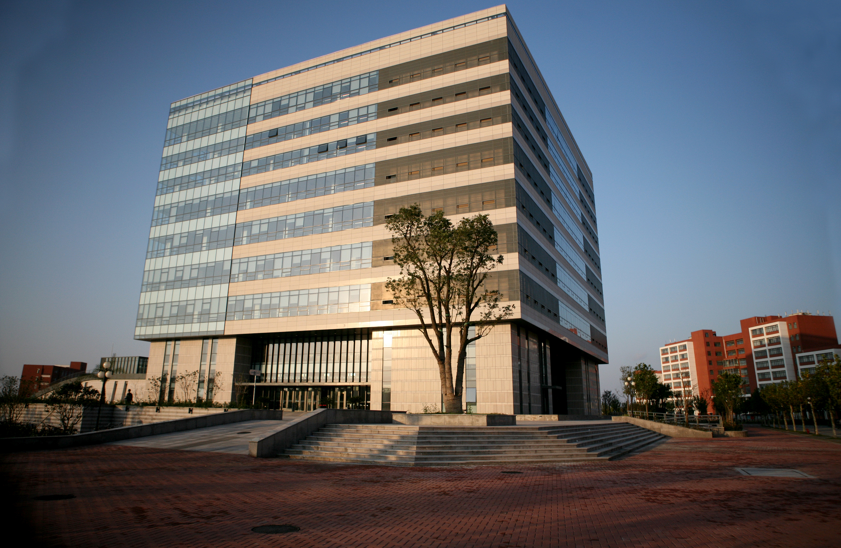 两所大学，校名一字不差，实力天差地别，报考一定要仔细