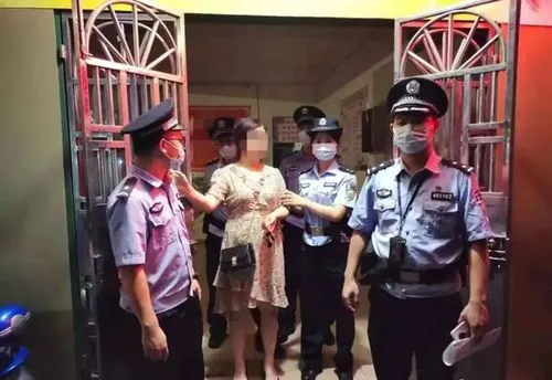 情侣开房遇到警察扫黄怎么办？不是两口子开房违法吗？